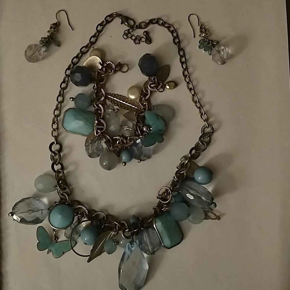 Complete set Necklace, bracelet and earrings